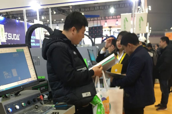 仔細閱讀得馬產(chǎn)品 仔細閱讀得馬產(chǎn)品