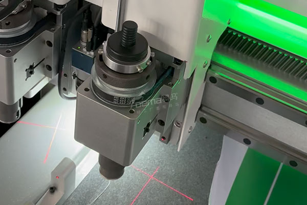 得馬F11高速裁切機(jī)