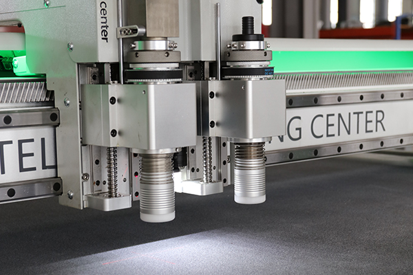 得馬F11高速裁切機(jī)