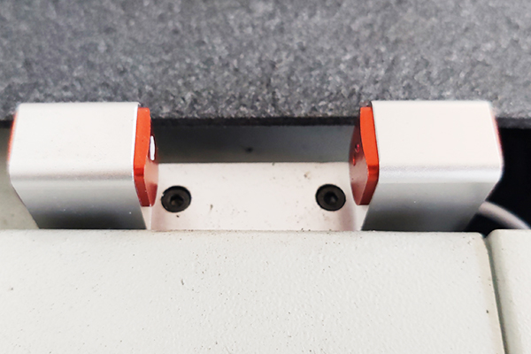 得馬F11高速裁切機(jī)激光對(duì)刀儀