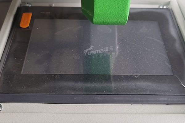 得馬高速裁切機F11-1625屏幕